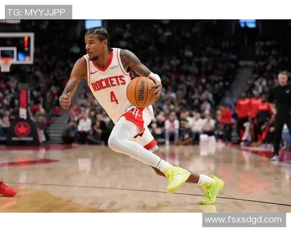 杰伦-格林复出表现抢眼,太阳队主场力克残阵快船展现英雄联盟风采 杰伦-格林复出表现抢眼,太阳队主场力克残阵快船展现英雄联盟风采